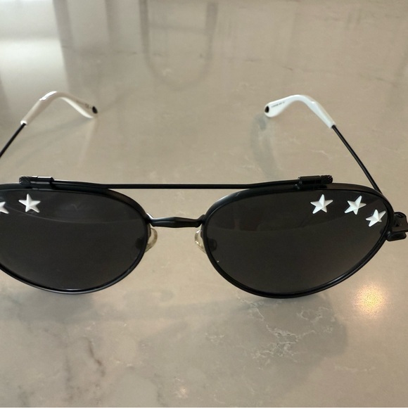 Stylish Black Aviator Sunglasses main image 6